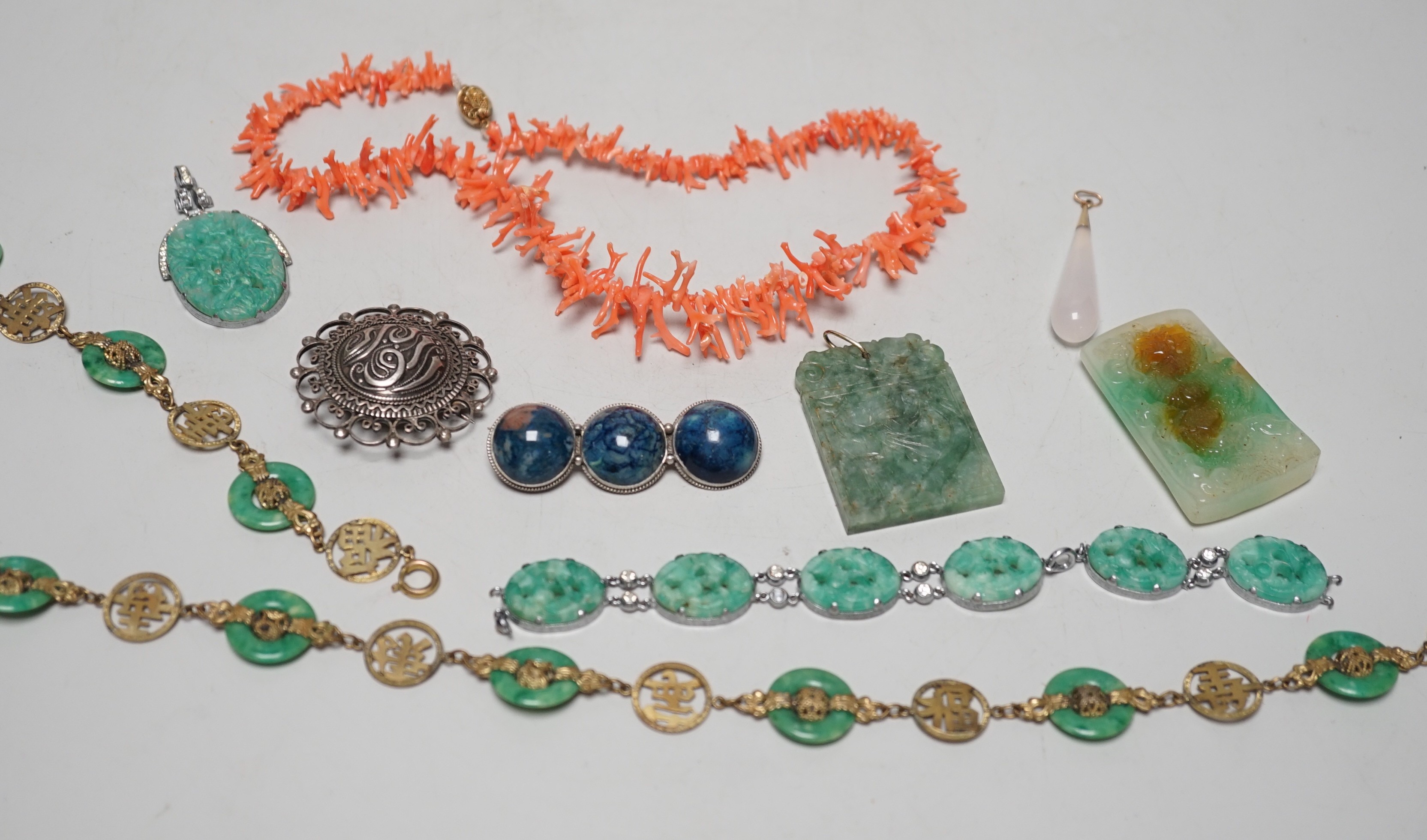 A mixed collection of mainly Chinese jade, simulated jade or hardstone jewellery, including pendant, etc.
